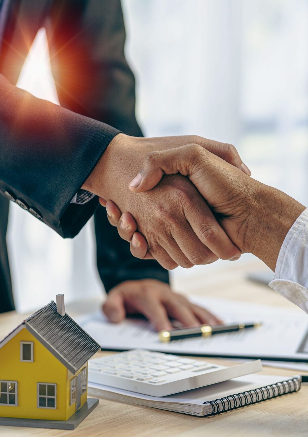 Real,Estate,Agents,And,Clients,Shake,Hands,After,Completing,A People shaking hands